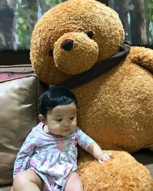 Teddy bear kok kamu gede anet ciiy🐻 ..#raneyshailiana #whileinbangkok #heyteddybear #babygirl #instababy #babygram #babyofinstagram #clozetteid #secondlove #littlesister #loveofmylife #kesayangan #babylove