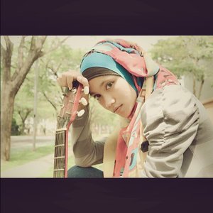 photo by : @elamyears place : @AlamSutra#music #guitar #outdoor #landscape #closeup #clozetteid #hijabist #hijabers #hijabphotography #modeling