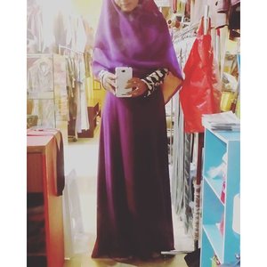 Wear khimar from #ddygallery and dress from #sahrazadThe simple syar'i way, am i look older? Some People said that She don't want to wear syar'i bcuz make her look older than da real. But even you look at me? Is that true? #love #loveit #syari #hijab #khimarsyari #clozetteid #HOTD #purple #beautywithhijab #selfie