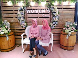 So Cutie Booth of #KompasWomensCorner  2018 I can't stop to take a picture here.....Thanks for the fotographer to take photo of us#latepost#KompasWomensCorner#clozette#clozetter#clozetteid