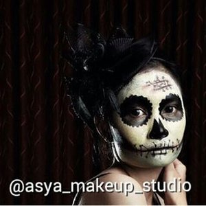 Halloween....Halloweekend... Q pake @mehronmakeup face painting.... I've got this from @makeupuccino so fun to have... 💋💄 #makeupaddict #makeuplover #riaswisudajogja #makeupwisudajogjakarta #riasbridaljogja
#mua #muaindonesia #muajogja #MUAWorld #makeupJogja #MakeUpIndonesia #MakeUpWorld #Indonesia  #PhotoProduct #HairDo #AsyaMakeupStudio #MakeUpBridal #makeuplovers  #makeupartist #makeuptalk #makeupbyme #makeupoftheday #clozetteID #InstaMagAndroid #makeupwisuda #wakeupandmakeup #makeupartisindonesia #diy #muafinder #makeupwisudajogja