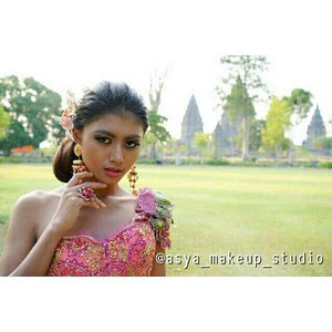 Model : @evi_wijaya13 
#nikonrallyphoto #makeupaddict #makeuplover #riaswisudajogja #riasbridaljogja
#mua #muaindonesia #muajogja #MUAWorld #makeupJogja #MakeUpIndonesia #MakeUpWorld #Indonesia #Kryolanindo #PhotoProduct #HairDo #AsyaMakeupStudio #MakeUpBridal #makeuplovers  #makeupartist #makeuptalk #makeupbyme #makeupoftheday #clozetteID #InstaMagAndroid #wakeupandmakeup #makeupartisindonesia #diy #muafinder #makeupwisuda