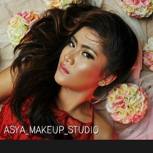 Got bored with matte makeup...I do it little bit shine....like diamond... 💋💄 #mua #makeupaddict #makeuplover #makeupartistjogja #makeupwisudajogjakarta #riasbridaljogja
#mua #muaindonesia #muajogja #MUAWorld #makeupJogja #MakeUpIndonesia #MakeUpWorld #Indonesia  #PhotoProduct #HairDo #AsyaMakeupStudio #MakeUpBridal #makeuplovers  #makeupartist #makeuptalk #makeupbyme #makeupoftheday #clozetteID #InstaMagAndroid #makeupwisuda #wakeupandmakeup #makeupartisindonesia #muafinder