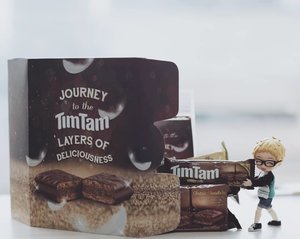 Not even Tsukki can resist the layer of deliciousness of this new #TimTam! The selected cocoa beans covering its crunchy biscuit is absolutely delightful for a sweet tooth like him (and me. Mainly me. I had to fought him tooth and nail to pry these delicious treats away from his little hands)#TimTamxClozetteID #ClozetteID
