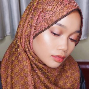 🌞
.
.
#clozetteid #hijab #beauty #thebalmid #thebalm #hotd #motd #fotd #indobeautygram #blogger #beautyblogger #bloggermafia