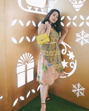 Last season of the year and I’m so excited 🎁🎉. I don’t want much for this Christmas. All I want just Little JOY Satchel @Katespade #katespade as the new year present YAZZZ ❤️❤️❤️ #PIYearEndWishlist 
Dear @plaza_Indonesia please be a Santa who puts the gift under the tree🎄💝 (means : please make my wish come true😋)
-
Let’s join girls and spread the news @veronikajane @marisaadepari @isnadani #clozetteid #photooftheday #ootd #outfitoftheday