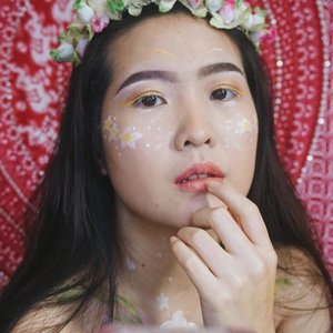 (Last minute upload😂) My kind of spring makeup. Full of flowers 🌸🌸 what is your kind of spring makeup? Lets join before it really close! @feliciagatha @awkdewi @vazalamanda guys join KBBV? @atomcarbonblogger just go to their page and click the link on bio // will upload mini tutorial about this makeup soon 🌺 #kbbvspringmakeup #kbbvmember #atomcarbonblogger #beautyvlogger #beautyblogger #makeupjunkie #makeupaddict #clozetteid
