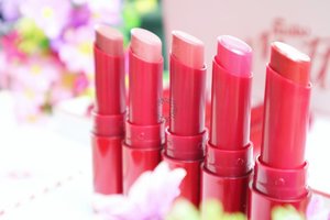 Dear ladies, who's enough with 1 lipstick? Ga ada kaaaann??Jadi gapapa dong aku sebar racun baru? Okey gapapa banget yaa 🤗Ini dari Fanbo Matte Sense Lipstick yang punya 10 warna super cantik 😍What I love about these lipstick?Matte finished but hydrating your lips 👌Quite long lasting 👌Affordable 👌And you can see my other thought on my blog yaa. Make sure you open bit.ly/cindy-mattefanbo or just click active link on my bio 💋#Beautiesquad #BeautiesquadXFanbo #FanboCosmetics #lipstickmattefanbo #makeuphaul #makeupjunkie#blog #blogging #blogger #dailylife #dailymakeup #beautyproduct #beautyreview #igdaily #beautyblogger #like4like #bloggerindo #bloggerswanted #bloggerstyle #bloggerlife #bloggerlifestyle #indobeautygram #beautybloggerindonesia #bloggerlife #bloggerindonesia #clozetteid  #makeupobsessed#feature_my_makeup_art