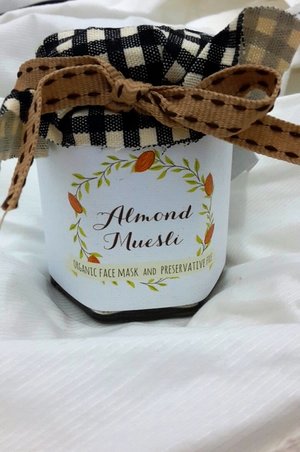 Almond muesli mask from the bath box, one for my weekly masks 😍 #clozetteid #cotw #myfavoriteskincare