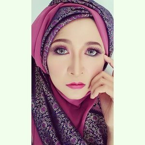Happy Sunday everyone!  #makeupbyedelyne #hijabbyedelyne #hijabphotography #hijabstyle #motd #fotdibb #indonesianbeautyblogger #mua #riasmuslimah #muaindonesia #selfie #plum-tastic #clozetteid #makeup #hijabellamagazine