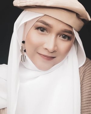A person who never made a mistake , never tried anything new.___Albert Einstein___Hijab by @khaliluna.idnAnting hijab by @disty.lyne#brushedbyedelyne #clozetteid #makeupoftheday #blogger #bloggerstyle #fashionblogger #instagood #instaoftheday #photooftheday