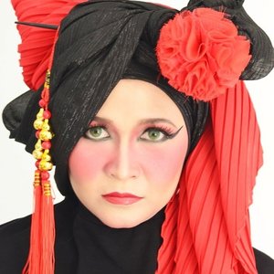 My makeup for joining makeup collaboration "Imlek and Cap Go Meh Makeup" with my friends.
The details at my blog 
http://everonia.blogspot.com/2015/03/makeup-collaboration-chinesse-new-year.html?m=1

#makeupcollaboration #makeupaddict #muaindonesia #mua #hijabbyedelyne #hijabstyle #hijabphotography #indonesianbeautyblogger #clozetteid #makeup #makeupbyedelyne #wakeupandmakeup #chinesse #riasmuslimah #hijabers #hijabfashion #fotdibb #kryolan #urbandecay