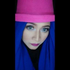 Eyecandy bulle blue gray from @cleolens #slidegram #selfie #hijaboftheday #hijabstyle #makeupbyedelyne #hijabbyedelyne #indonesianbeautyblogger #starclozetter #clozetteid #makeup #hijabandmakeup #softlens #hijab #hijabfashion