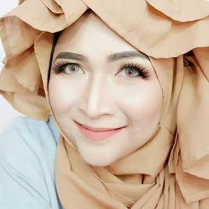 Have a good day ❤#brushedbyedelyne #makeup #travelblogger #beautybloggers #bloggerstyle #makeupartist #mua #hijabandfashion #hijabstyle #hijaboftheday #hijabilookbook #hijabinfluencer #clozetteid #naturalmakeup