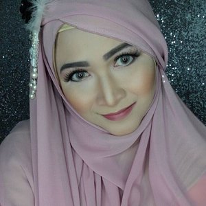 One Brand Makeup Tutorial memakai produk dari @makeoverid . Soon on my YouTube channel.#makeupbyedelyne #hijabbyedelyne #makeover #makeuptutorial #beforeafter #hijabandmakeup #beautyfashionblogger #beautybloggerid #beautybloggerindonesia #starclozetter #clozetteid