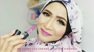 Creamy lipstick dari @mdcosmeticsindo, shade Pinkeria, shade ini adalah warna pink sedikit fuschia, yang membuat tampilan kita semakin segar. #lippie #lipjunkie #lipstickreview #localbrand #naturalmakeup #muaindonesia #starclozetter #clozetteid #makeup #wakeupandmakeup #influencer #beautyinfluencers #beautyblogger #beautyvlogger