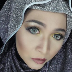 #makeupbyedelyne #hijabbyedelyne #hijabstyleindonesia #wakeupandmakeup #muagarut #mua #makeupandhijab #makeupartistsworldwide #makeupartist #starclozetter #clozetteid #indonesianbeautyblogger