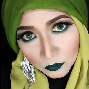 #makeupbyedelyne #hijabbyedelyne #hijabandmakeup #beautyfashionblogger #beautybloggerid #starclozetter #clozetteid #greeneyes #green #fashionbeautyblogger #wakeupandmakeup #instamakeup #makeupinspiration #makeupideas