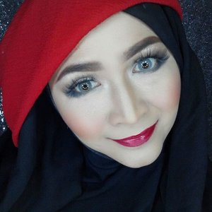I support #teambloodymary  @getthelookid

#turnoncolor #lorealparisid #makeupcontest #truematch #colourriche #makeupbyedelyne #hijabbyedelyne #starclozetter #clozetteid #makeup