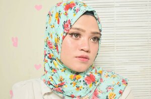 "Ketika makeup membuat wajah terlihat jauh lebih mature"
Dan
"Ketika ngambil foto puluhan kali yang bagus cuma satu foto"

Kadang saya nyesek 😭😭😭 #clozetteid #clozette #hijab #fotd #motd #hijaboftheday #hijabstyle #makeupoftheday #today #beautybloggerid #beautybloggerindonesia