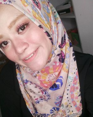 Lagi seneng main blush sampe muka kaya kepiting rebus 😏 Nanti aku review diblog Blush apa yang aku pakai dilook makeup ini. Pastinya drugstore punya. Soon yaaa aku posting diblog sayee.

#clozetteid #hijab #makeup #myhijab #hijabstyle #hijabers #indonesia #eotd #eyemakeup #blush #blushon #pinkblush #blogger #beautybloggerid #beautyblogger #bloggerid #hijaboftoday #photooftheday #instacool #instadaily #instalike