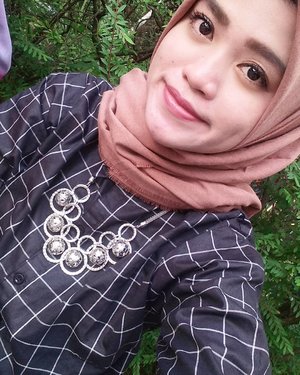 #clozetteid #ootd #hijab #today #instalike #instatoday #selfie #selca #selfies #today #saturday #instacool #blogger #beautybloggerindonesia #bloggerindo