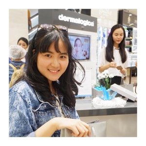 Had fun at @dermalogica_indonesia skin bar party with @beautyjournal squad ! We learned about the company and how to take a good care of our skin. Especially for eyes, they have new product! Will share the review soon on my blog, happy sunday girls!❤️.... #beautyjournal @beautyjournal ....#clozetteid #ggrep #jenntan #jennitanuwijaya #beautynesiamember @beautynesia.id #kbbvfeatured @kbbvbyacb #beautiesquad @beautiesquad #beautyinfluencerjakarta #bloggermafia #indonesianfemaleblogger #tampilcantik @tampilcantik #beautychannelID @beautychannel.id #teambeautyvlogid @teambeautyvlogid #fdbeauty #indobeautysquad @indobeautysquad #jenntanmakeup #zonamakeupid @zonamakeup.id #beautygoersid  @beautygoers #indobeautygram #ivgbeauty @indovidgram @indobeautygram