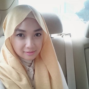 Trying out new instagram filter: Reyes 🌟#selfiethursday #yellow #hijabers #hijabstyle #hotd #Clozetteid