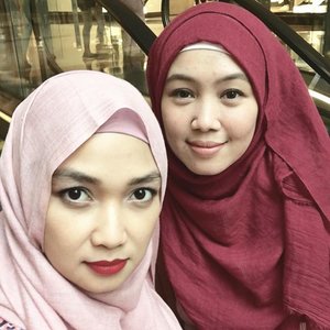 Hijabs of the day.. Soft hijab with bold lips and bold hijab with nude lips 💋💋💋 #clozetteid #hotd #hijab #makeup #selfie #wefie #instagram #moon