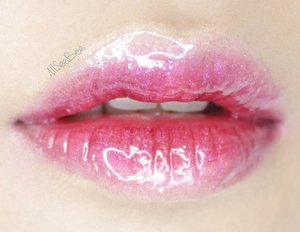 Glossy ombre lips from previous photo 💋

Products used for this glossy ombre lips :

@maybelline Fit Me Concealer 25
@getthelookid Tint Caresse - Plum Blossom
@victoriassecret Beauty Rush Flavored Gloss - Candied

#allseebee #lipart #lips #clozetteid