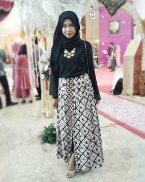 Another #monochrome outfit today~#ootd #batik #hijab #allseebee #ClozetteID