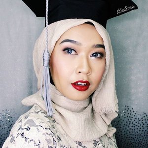 Videonya nyusul yaa, setelah suara nggak serak 🙇🙇🙇 #day10 #100daysofmakeupchallenge #allseebee #clozetteid #makeup #hijab #makeupwisuda