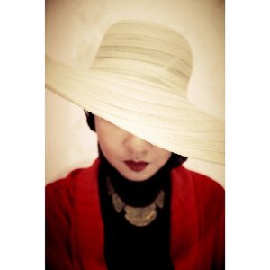 'The brim of my hat hides the eye of a ...' 🎵 Winterplay - Moon Over Bourbon Street 🎵 #ClozetteID #hat #red #redlips