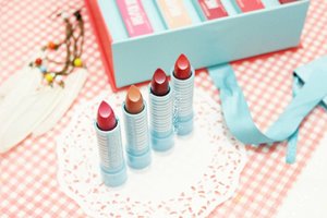 Lipstick creamy yang warnanya manis-manis. Cek review lengkapnya di blogku

http://www.allseebee.com/2016/12/review-emina-sugar-rush-lipstick.html

#emina #sugarrush #lipstick #allseebee #clozetteid