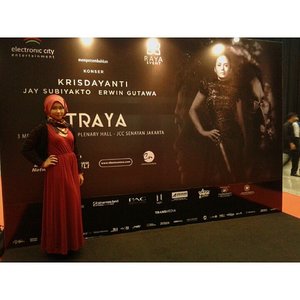 Last sunday I was attending Traya, a concert by Krisdayanti, Erwin Gutawa and Jay Subiyakto. It was amazing!
Also, @pac_mt has launched a limited edition lipstick special for the event.

#traya #concert #krisdayanti #pac #pacmt #ootd #clozette #clozetteid #hijab