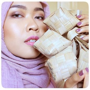 Mohon maaf lahir dan batin yaa teman-teman. --- Sudah kah kalian lihat video terbaruku? Video makeup tutorial yang aku buat untuk lebaran kemarin ini bisa dipakai untuk acara apapun!Cek videonya di youtube channelkuhttps://youtu.be/hYT6uBs9-TU (atau klik link di profile)#fotd #hijab #IndonesianBeautyBlogger #BeautyBloggerID #IndoBeautyGram #ClozetteID #allseebee #ketupat