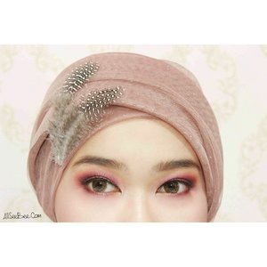 Purple-burgundy-plum color is not only good on your lips but also on your eyes~

I used @sariayu_mt Trend Color 2015 Inspirasi Papua Eyeshadow P03 and @yukkiyuna Dolly Kiss eyelashes in this look.

#eotd #feather #turban #sariayu #yukkiyuna #clozette #clozetteid