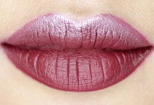 Metallic ombre lips using Pixy Lip Cream in Bold Maroon and Catrice High Lighting Eyeshadow in Golden Nights 💋#allseebee #clozetteid #lipart #metallic #ombre #ombrelips