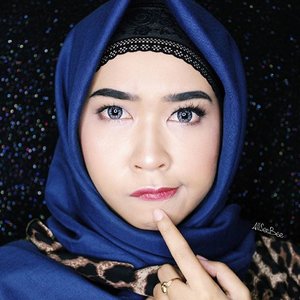To wear fake lashes or to not wear fake lashes.. Well, that is not a question for me. Fake lashes make a huge different in photo 😏 obviously 😏

#day4 #100daysofmakeupchallenge #allseebee #clozetteid #makeup #hijab