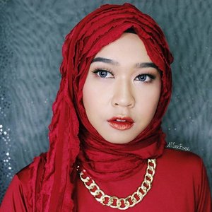 Terinspirasi dari lambang tiap sila di Pancasila.

Sila Kedua : Kemanusiaan yang adil dan beradab.
Dilambangkan dengan rantai emas.

#day13 #100daysofmakeupchallenge #allseebee #clozetteid #makeup #hijab #fotd #motd #pancasila