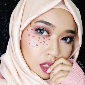 Inspired by @beautsoup makeup, I create this heart-freckles makeup 💕

#day6 #100daysofmakeupchallenge #allseebee #clozetteid #makeup #hijab #fotd #motd