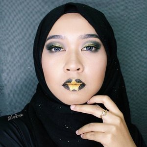 Terinspirasi dari lambang tiap sila di Pancasila.

Sila Pertama : Ketuhanan Yang Maha Esa
Dilambangkan dengan satu bintang emas.

#day12 #100daysofmakeupchallenge #allseebee #clozetteid #makeup #hijab #fotd #motd #pancasila