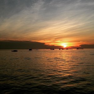 Another beautiful sunset... #instatravel #instamag #instapic #instagram #unpaveapp #sunset #sun #sea #sky #clozette #clozetteid #traveling #travelling #travel #traveller #trip #vacation #lifeonthemove #indonesia #travelinindonesia