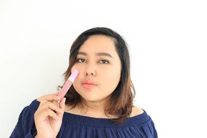 Aku sedang menggunakan Jill Beauty Lip Matte shade Rosy Blush
.

@jillbeautycare ini adalah salah satu local brand yang ternyata punya banyak produk makeup. Aku beli produk ini dengan harga Rp 60 ribu di @berrybenka 😊
.

Lihat review lengkapnya di blog aku ya (nikenrosececiora.blogspot.com) atau bisa langsung klik link di bio 😊😊
.

#reviewbyniken #clozetteid #indobeautygram #bblogers #indonesiabeautyvlogger #indonesiafemalebloggers #beautyloggerid #jillbeauty #lipmatte #makeupartist #makeupjunkie #orlandobloom #justinbieber