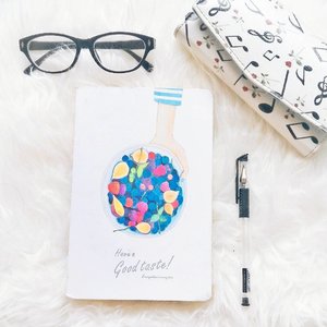 Have you make your resolution this year?😉
.
.
#clozetteid #pictureoftheday #diary #resolution2017 #notebook #instadaily #bookinframe #pictureinframe #myresolution