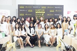 Thank you so much for yesterday @femaledailynetwork @backtonatur I learn so many things about hair from that event, and how to keep my hair still healthy even I use many hair-styler!
.
.
.
#clozetteid #FemaleDailyXNaturHairCare #NaturHairCareXBeauphoria #HairBeautyDating #KuatDariAkar #NaturHairCare #RambutRontok #NaturHairTonic #NaturHairSerum