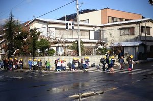 学校から家
.
.
.
#Kids #Kiddos #HuboyWaifuTravelJournal
#HuboyWaifuInJapan #HuboyWaifuJalanJalanJapan #ClozetteID #Lifestyle #Travel #Japan #Kawaguchiko #Snow #WinterInNovember