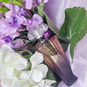 I've found my beauty-mate slash my signature scent: Lancôme Trésor Midnight Rose perfume. A sexy sweet blend of rose, raspberry, vanilla, and sensual musk. This scent can describes me well; feminine &amp; romantic. It has been my favorite perfume for almost 5 years 💜 #scent #perfume #lancome #lancomeid #lafayettejktbeautyreview #ClozetteID