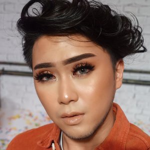 A closer look to yesterday's look
•
Lens by @zendiixsoftlens 
Lashes by @thewlashesofficial 
Brows by @anastasiabeverlyhills 
Lips by @urbandecaycosmetics 
Glitter by @eclatpressedglitter .
.
.
.
.
.
.
#menwithmakeup #malemua #malebeauty #ibv #indobeautygram #clozetteid