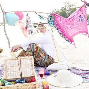 Still can't move on from dis place 🍃
.
.
.
.
.
.
.
.
#clozetteid #starclozetter #LYKEambassador #beautynesiamember #beach #beachlife #beachvibes #summervibes #wanderlust #travelphotography #travelblogger #tumblr #tumblrpict #tumblrgirl #instagood #maensebentar #hijabstyle #hijabfashion #hippiestyle #hippie #hippiechic #saptoforhava